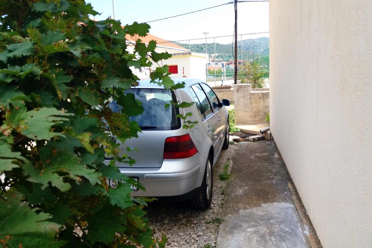 Apartments By The Sea Vinisce, Trogir - 5229 Esterno foto