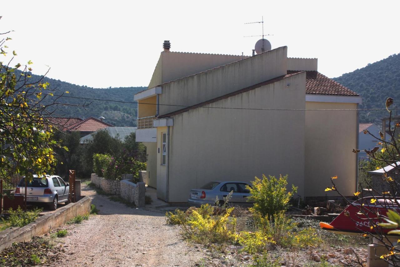 Apartments By The Sea Vinisce, Trogir - 5229 Esterno foto