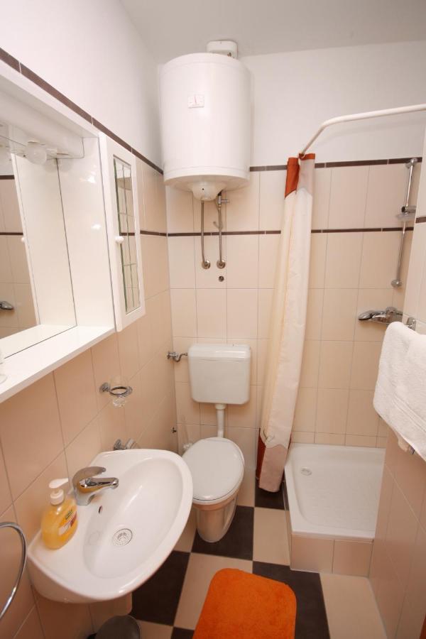 Apartments By The Sea Vinisce, Trogir - 5229 Esterno foto
