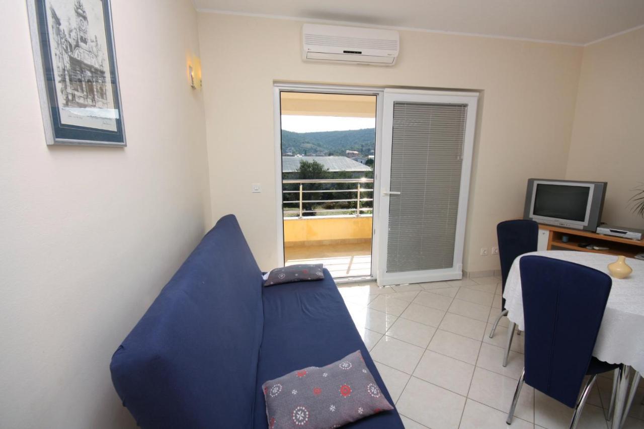 Apartments By The Sea Vinisce, Trogir - 5229 Esterno foto