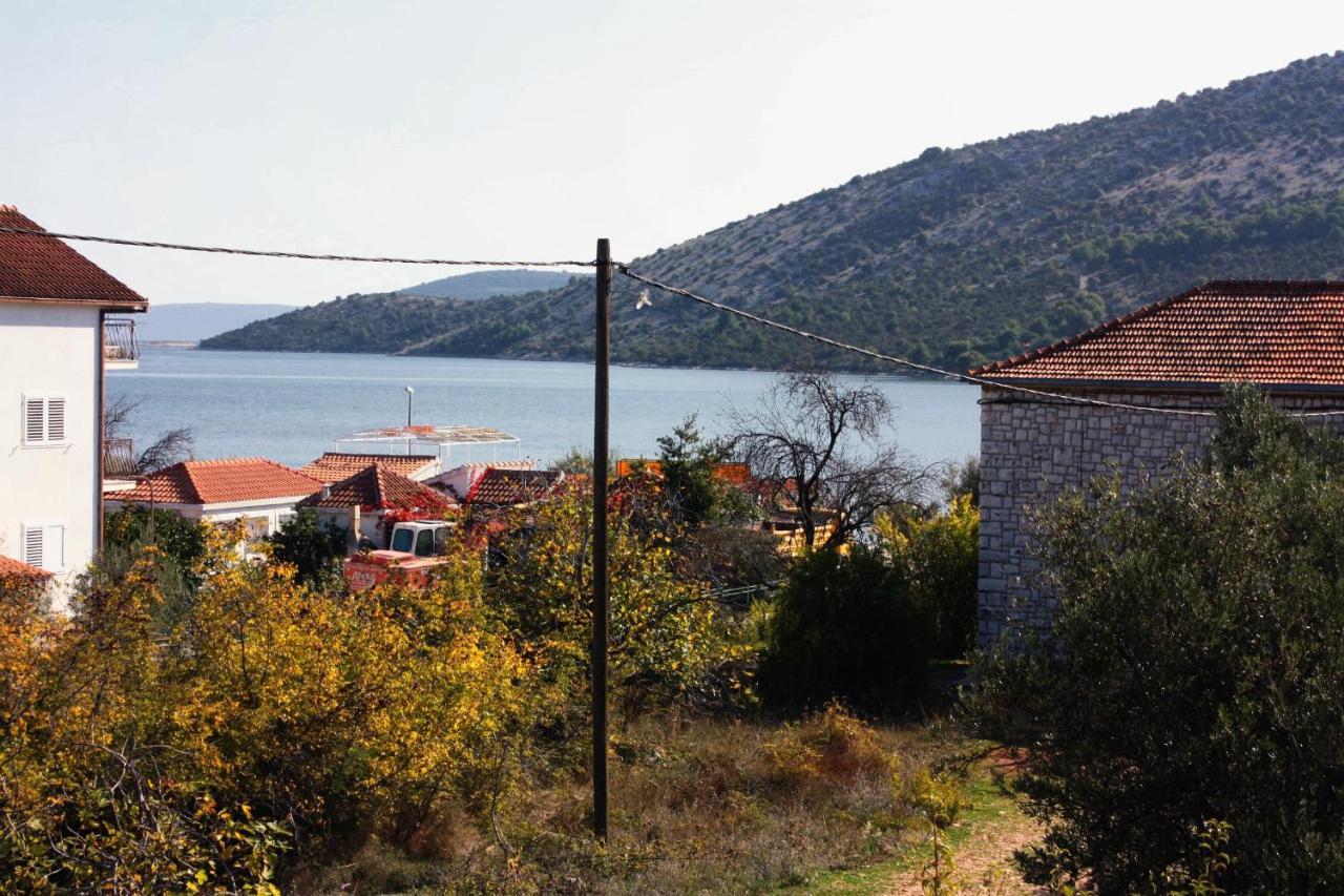 Apartments By The Sea Vinisce, Trogir - 5229 Esterno foto