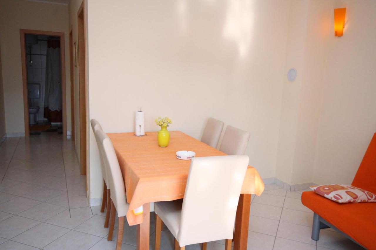 Apartments By The Sea Vinisce, Trogir - 5229 Esterno foto
