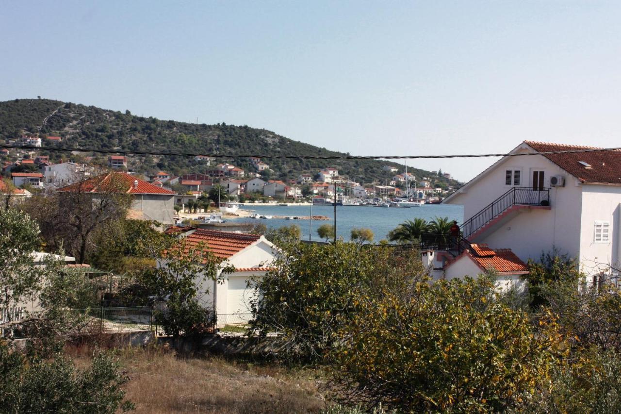 Apartments By The Sea Vinisce, Trogir - 5229 Esterno foto