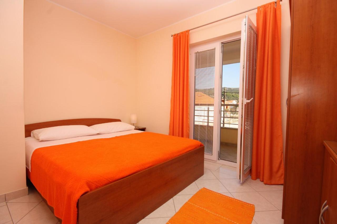 Apartments By The Sea Vinisce, Trogir - 5229 Esterno foto