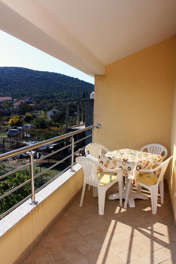 Apartments By The Sea Vinisce, Trogir - 5229 Esterno foto