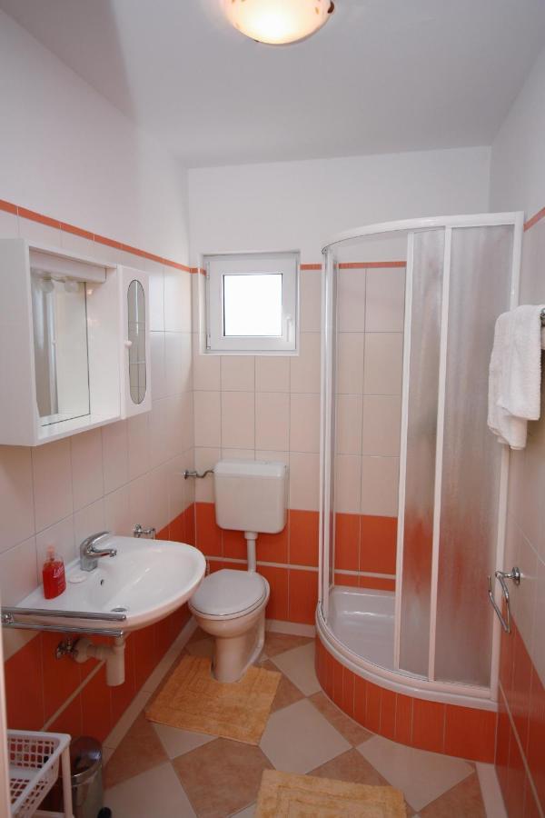 Apartments By The Sea Vinisce, Trogir - 5229 Esterno foto